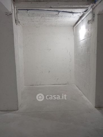 Box/posto auto in residenziale in Via del Picchio 13