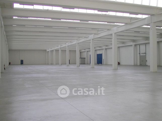 Capannone in commerciale in Via Don Rinaldo Beretta