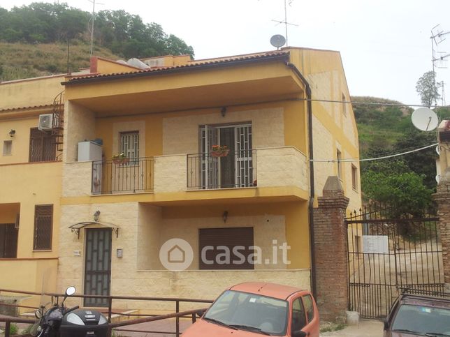 Casa indipendente in residenziale in Contrada Scoppo 62