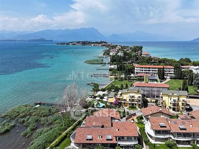 Attico/mansarda in residenziale in Via Benaco
