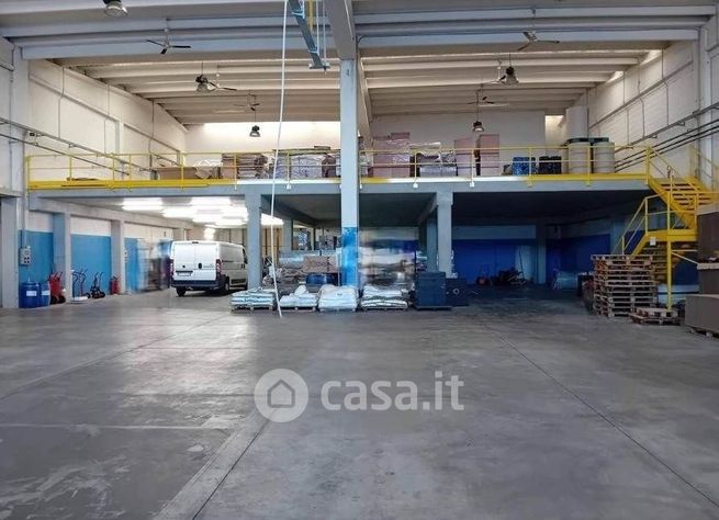 Capannone in commerciale in Via del Carso