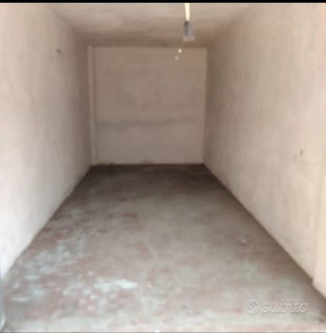 Box/posto auto in residenziale in Via Luigi Perona