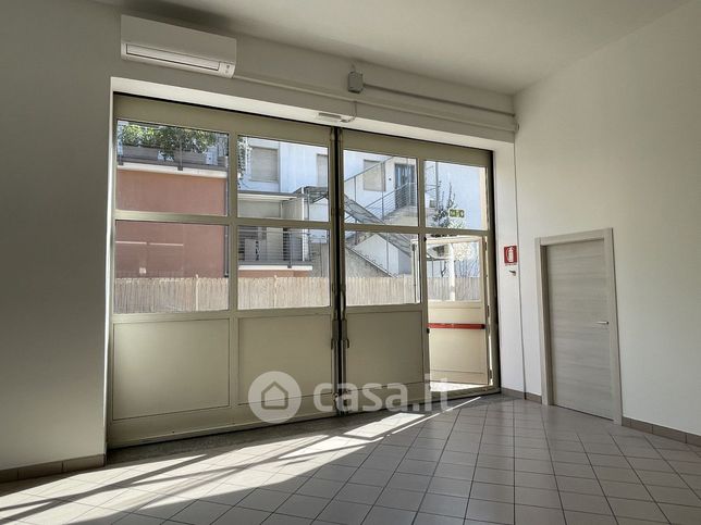 Capannone in commerciale in Via Antonio Abondi