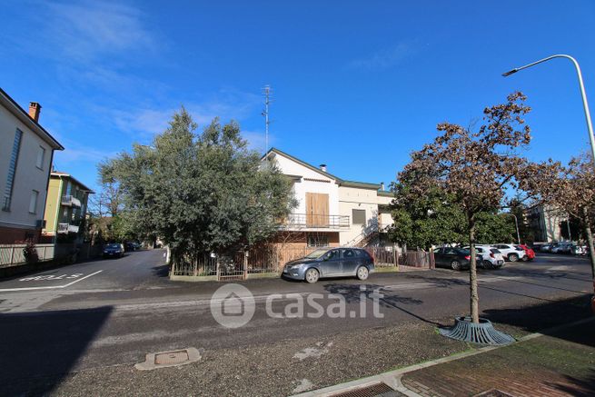 Casa indipendente in residenziale in Via Giacinto Cova 24