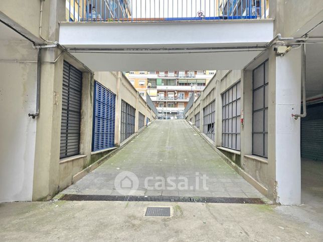 Box/posto auto in residenziale in Via Tito Quinzio Penno 34