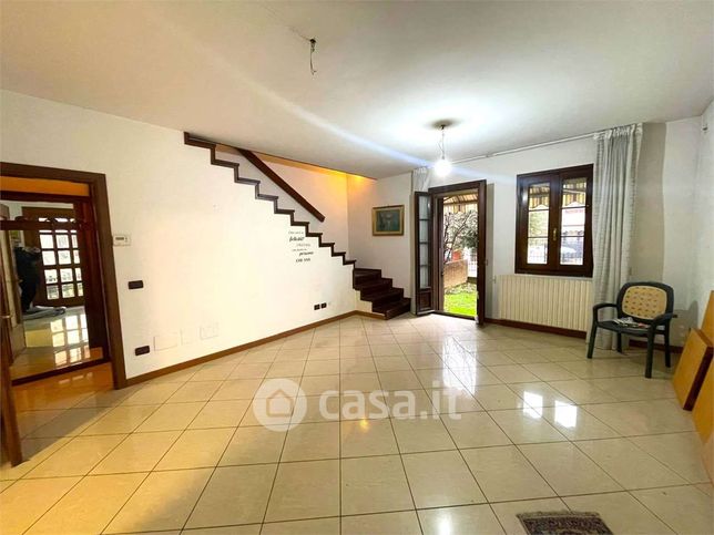 Villetta a schiera in residenziale in Via del Cedro 5