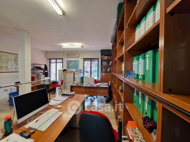 Ufficio in commerciale in Via Carlo Cattaneo 1