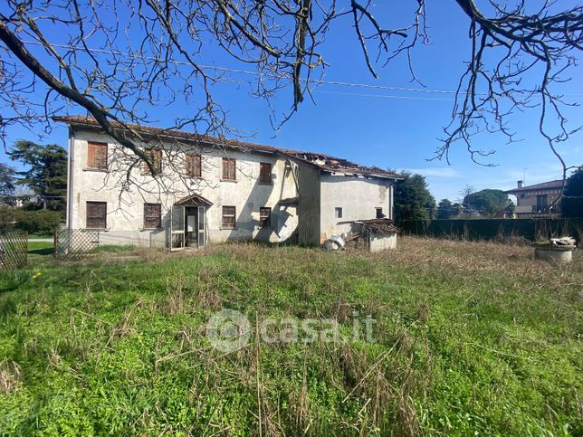 Rustico/casale in residenziale in Via Padana 36