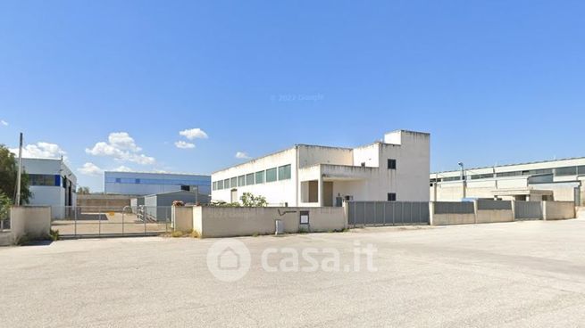 Capannone in commerciale in Contrada Baione