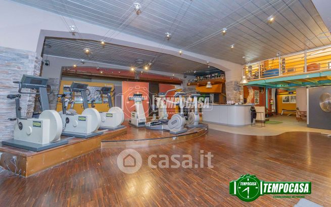 Capannone in commerciale in Via G. Nasalli Rocca 76
