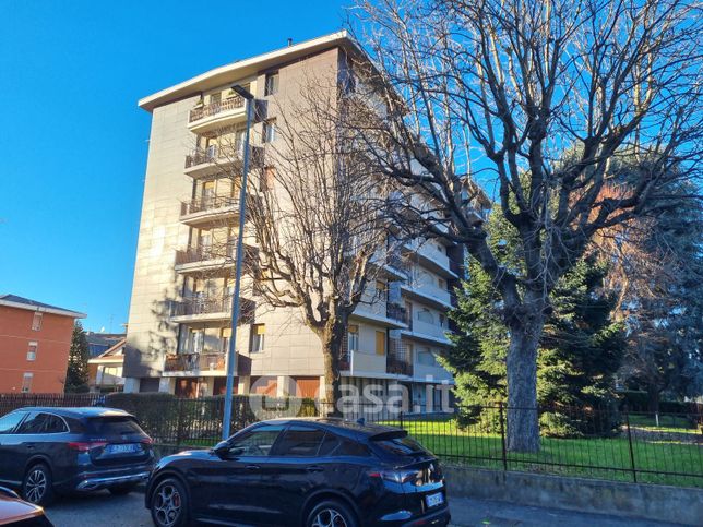 Appartamento in residenziale in Via Generale Fara 11