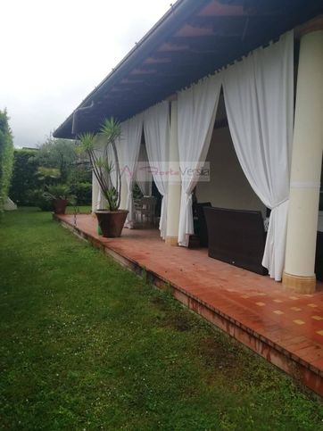 Villa in residenziale in 
