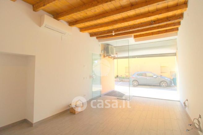 Ufficio in commerciale in Via San Martino 17