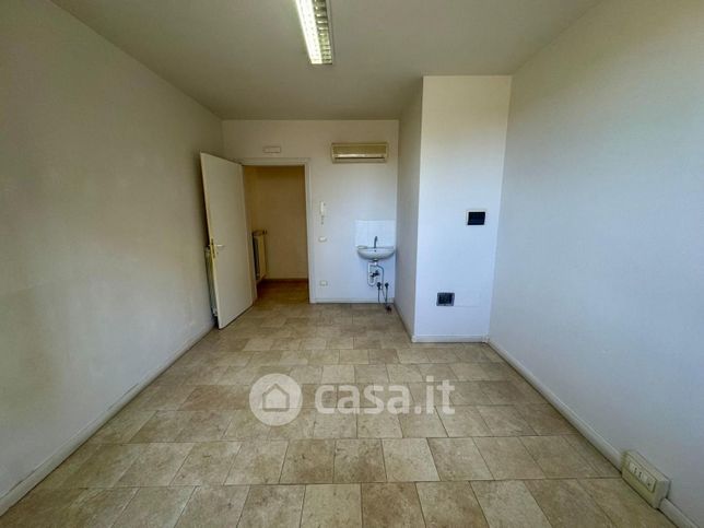 Ufficio in commerciale in