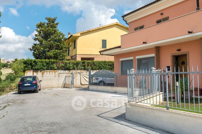 Appartamento in residenziale in Via Salette