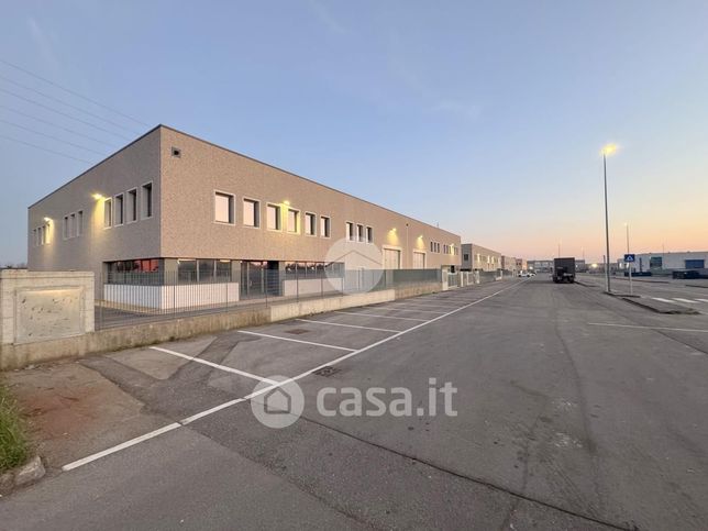 Capannone in commerciale in Via Campo Maggiore 30