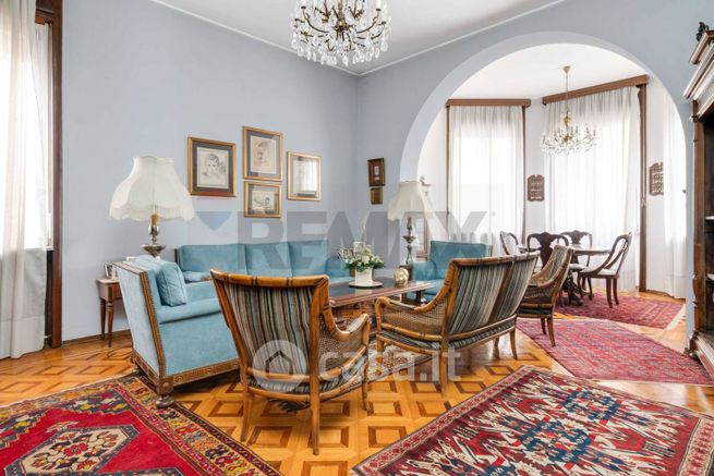 Villa in residenziale in Via Torino 9
