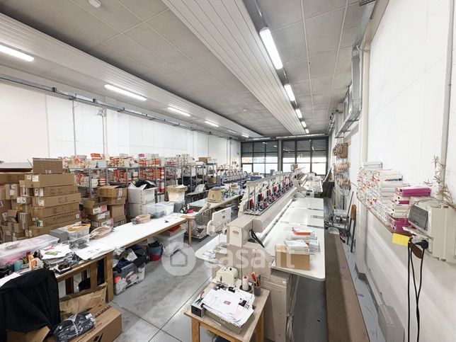 Capannone in commerciale in Via Ottavio Garganelli