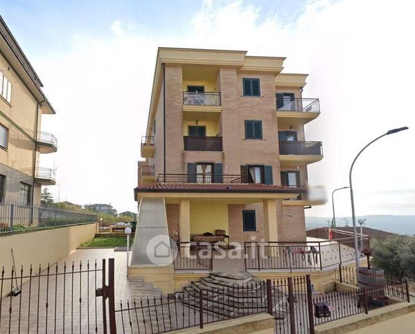 Box/posto auto in residenziale in Via Della Resistenza