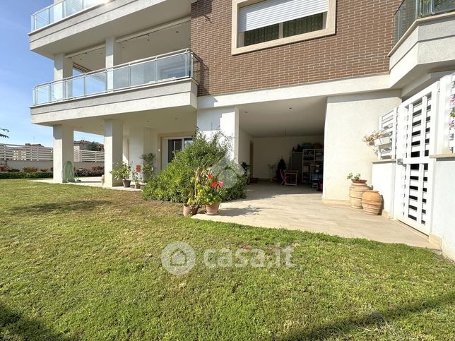 Appartamento in residenziale in Via Ondina Valla