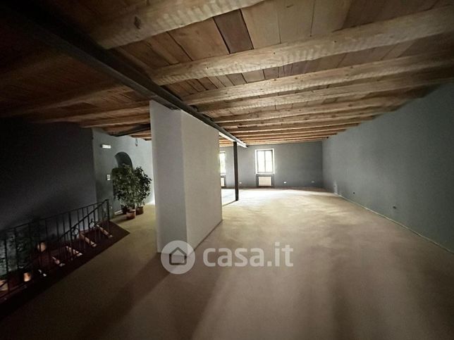 Attivitã /licenza (con o senza mura) in commerciale in Via Roma