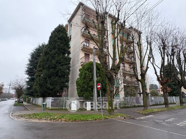 Box/posto auto in residenziale in Viale De Gasperi 20