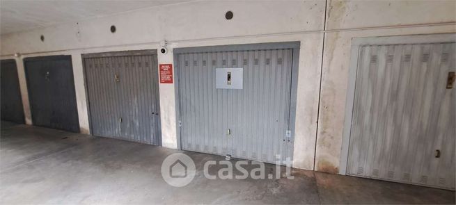 Garage/posto auto in residenziale in Via Serafino A. 18