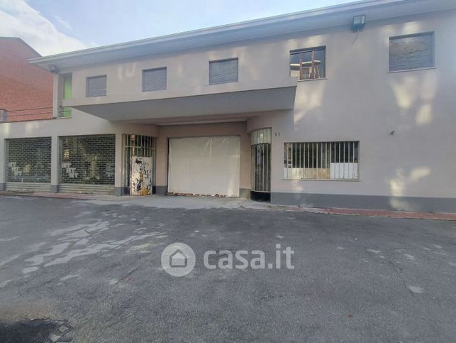 Capannone in commerciale in Corso Cesare Battisti