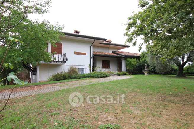 Villa in residenziale in Località Poianis 36