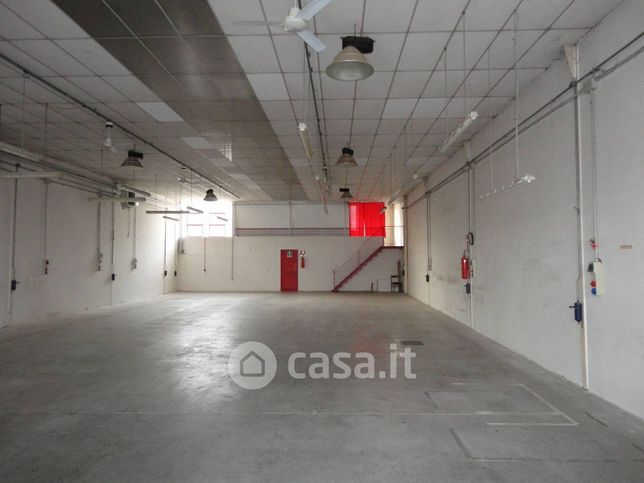 Capannone in commerciale in Via Germania