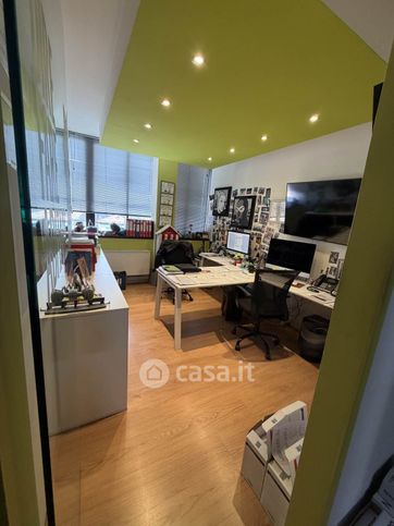 Ufficio in commerciale in 