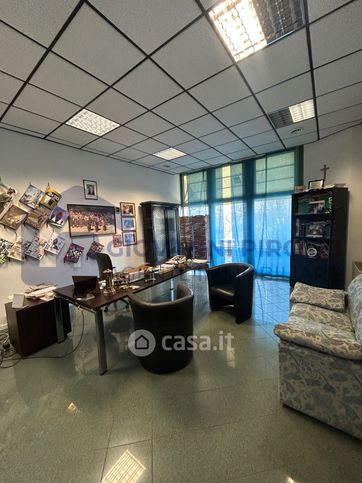 Ufficio in commerciale in Via Imre Nagy