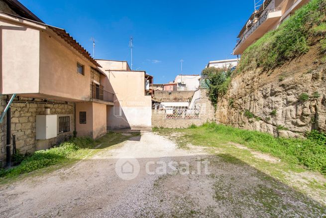 Box/posto auto in residenziale in Via della Villa