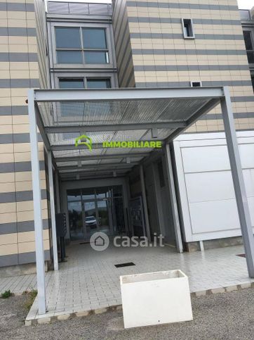 Ufficio in commerciale in Via della Quaglia