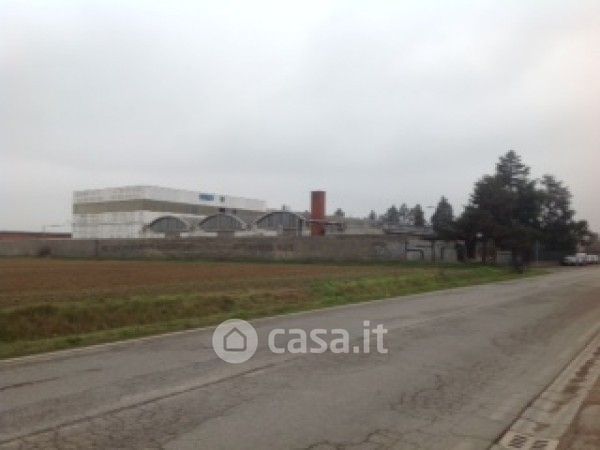 Capannone in commerciale in 