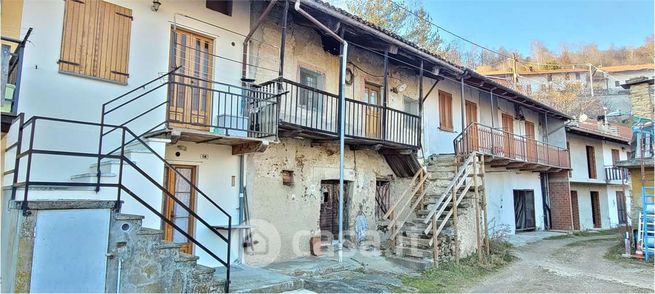 Rustico/casale in residenziale in Strada Fiola 54