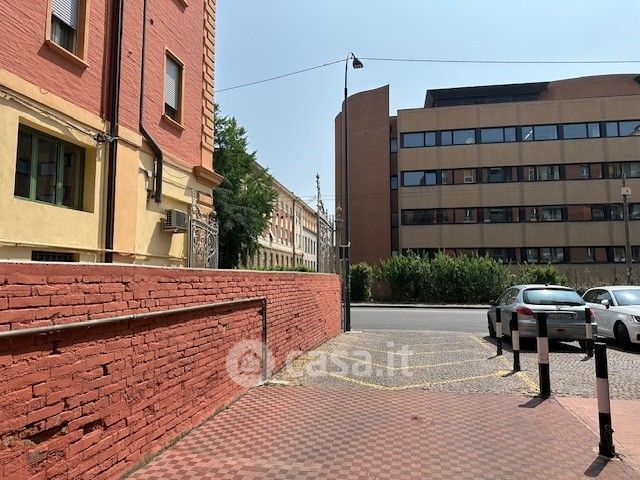 Box/posto auto in residenziale in Via Giuseppe Massarenti 50