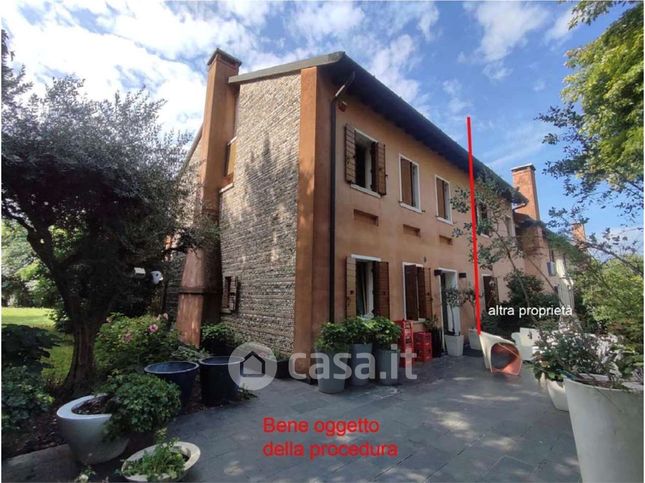 Villetta a schiera in residenziale in Via Guizze 1