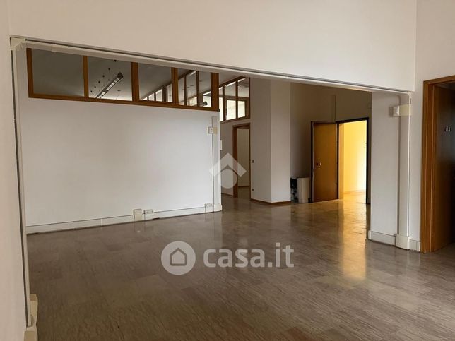 Ufficio in commerciale in Via Guglielmo Oberdan 28