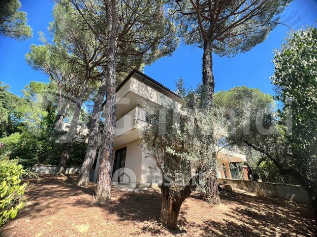 Villa in residenziale in Via Raniero Gigliarelli 189