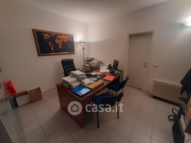 Capannone in commerciale in Via Divisione Tridentina 13
