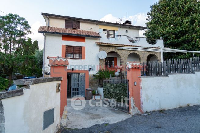 Casa bi/trifamiliare in residenziale in Via Colonnella II 1