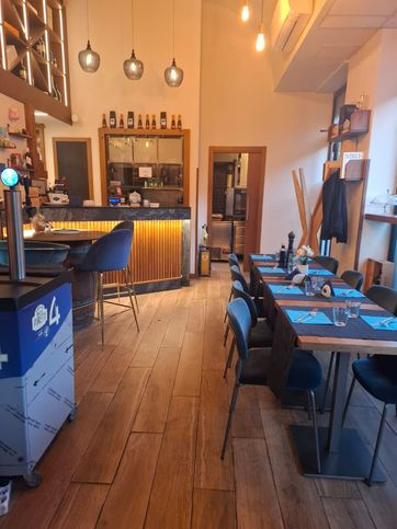 Attivitã /licenza (con o senza mura) in commerciale in Via Andrea Solari 30