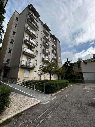 Attico/mansarda in residenziale in Via Privata Angiolo Maffucci 24