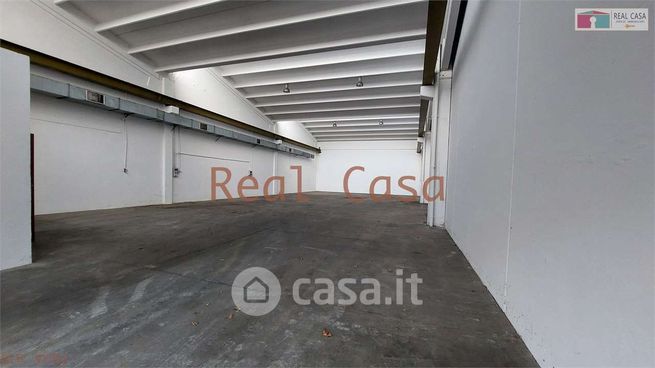 Capannone in commerciale in Via Nicola Porpora