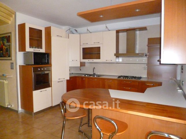 Appartamento in residenziale in Via Ugo Foscolo