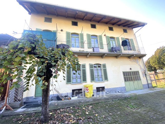 Casa indipendente in residenziale in Via IV Novembre 62