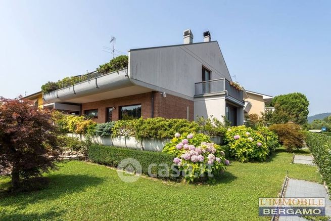 Villa in residenziale in Via Antonio Locatelli