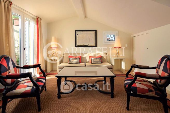 Attico/mansarda in residenziale in Lungarno Amerigo Vespucci 12