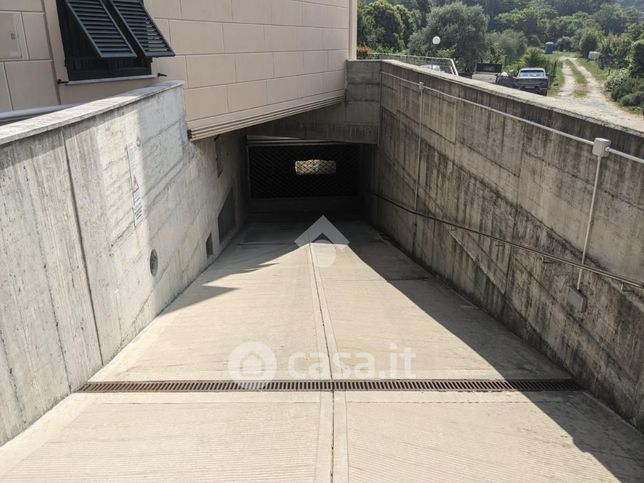 Box/posto auto in residenziale in Via Parma 442